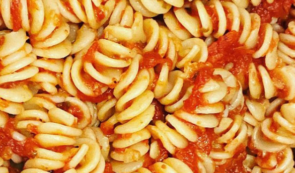 Macaroni in tomato sauce